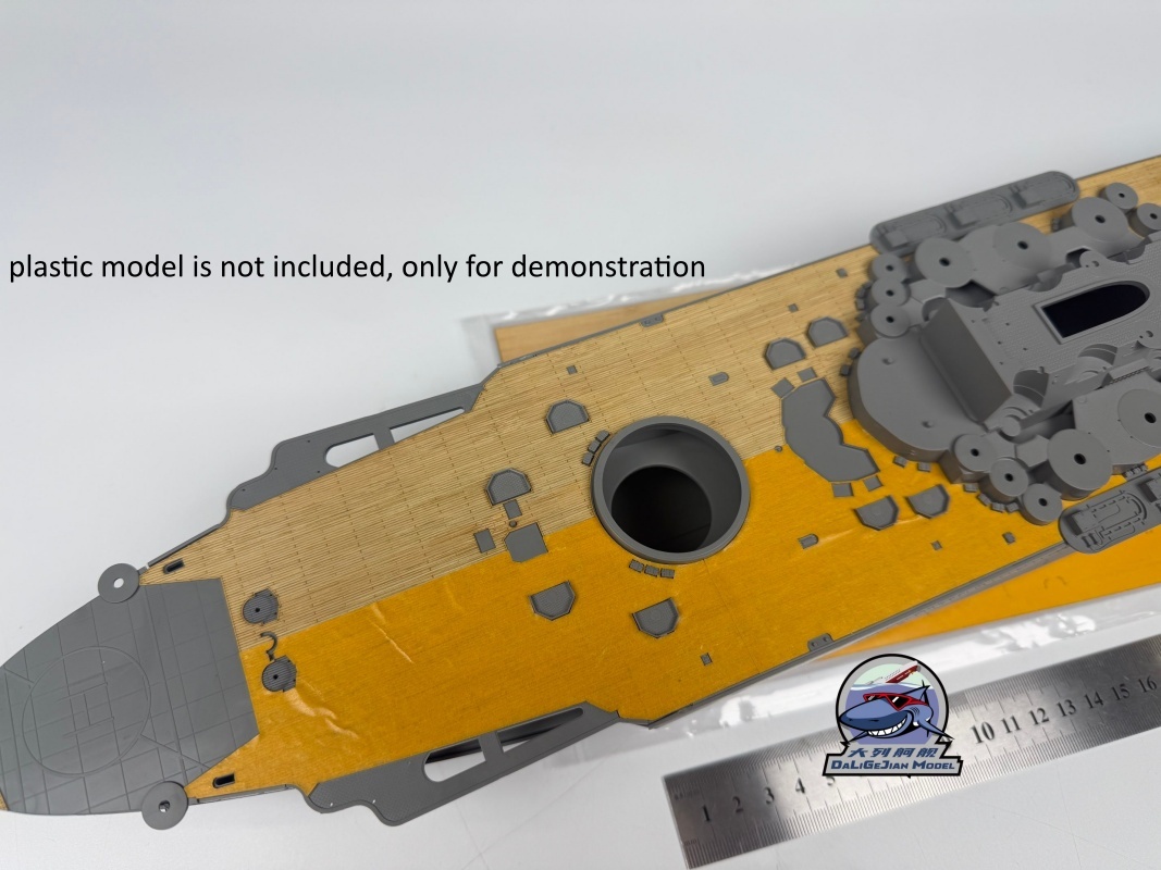 1/350 Scale Wooden Deck Maskin - огляд і ціна Model Kit Yamato