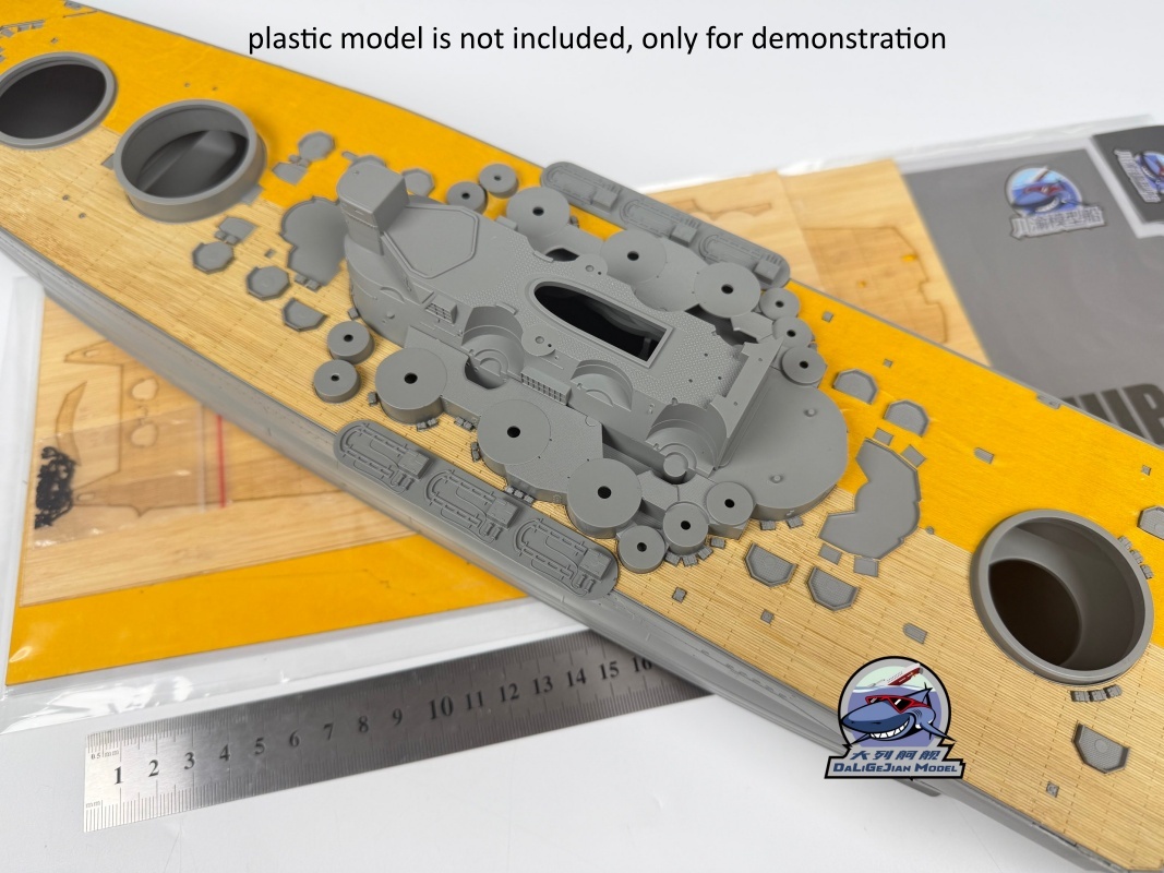 1/350 Scale Wooden Deck Maskin - огляд і ціна Model Kit Yamato