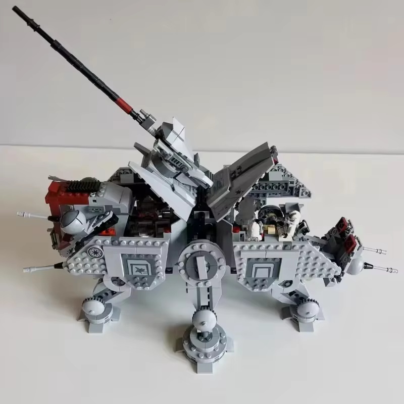 Birthday Gift All Terrain Spac - огляд і ціна Model Kit Runner