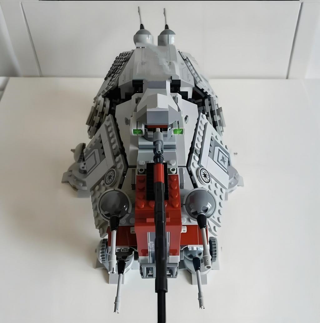 Birthday Gift All Terrain Spac - огляд і ціна Model Kit Runner
